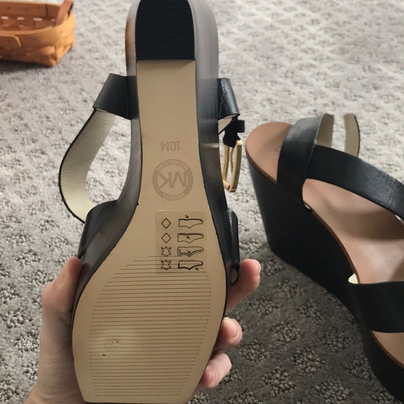 NEW Michael Kors Platforms - Picture 4 of 5
